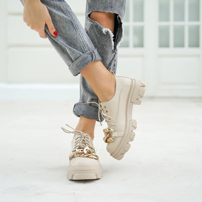 Бежевые закрытые туфли на тракторной подошве Eqoia