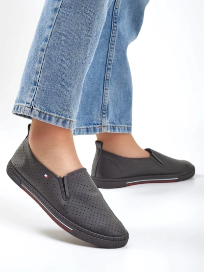 Royalfashion Women's perforated slip-on shoes Vielles
