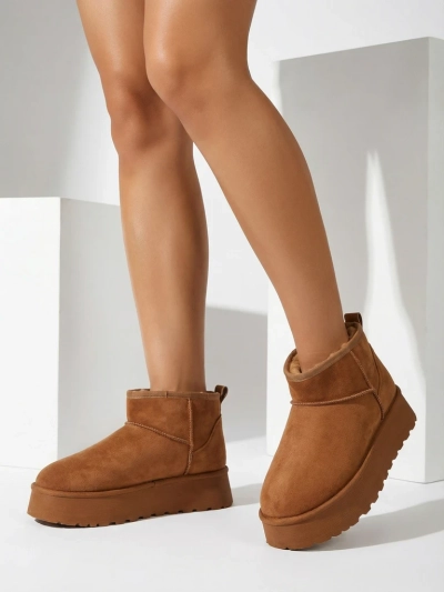 Royalfashion Lühikesed kingad, mis meenutavad naiste lume saapaid Fortesse