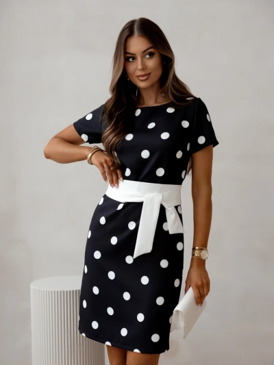 Royalfashion Naiste põlvekohal olev kleit lühikeste varrukatega ja täpilise lipsuga