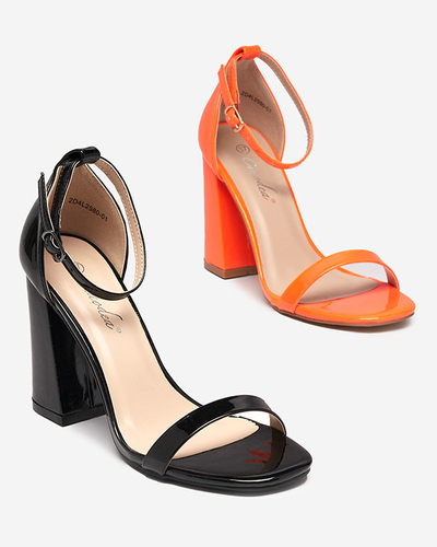 Mustad naiste sandaalid postil Whopso - Jalatsid