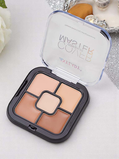 Mattifying and waterproof contouring palette with 5 nude concealers in shade 02