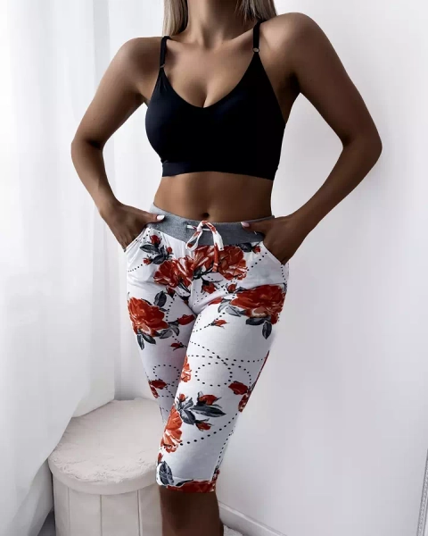 Naiste valged 3/4 pikkusega punaste lilledega lühikesed püksid PLUSS SUURUS - Riietus