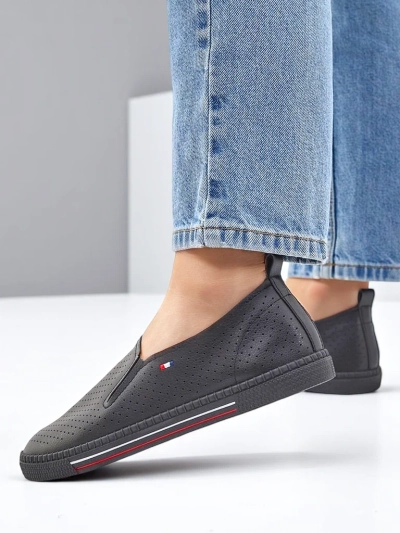 Royalfashion Women's perforated slip-on shoes Vielles