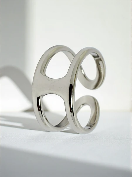 Dolce Vita käevõru dekoratiivsete amulettidega