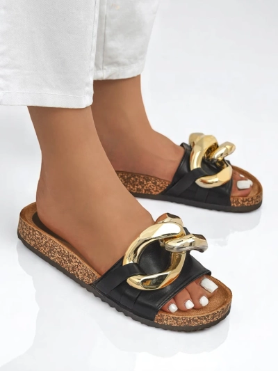 Ariadne Royalfashion summer flip-flops with a large gold chain, black leather