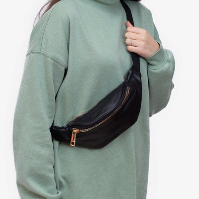 Women's black glitter kidney with a golden zipper - Accessories