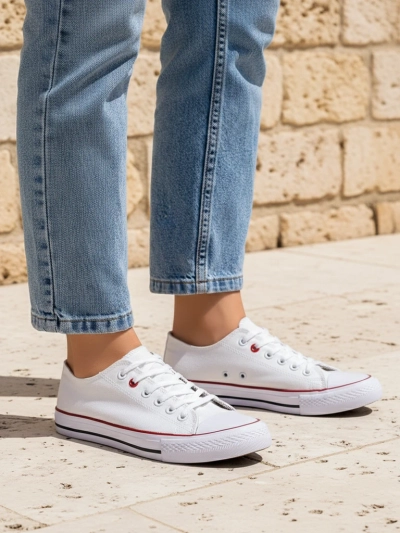 Aurelia Bianca – Classic white women's sneakers on a flat sole