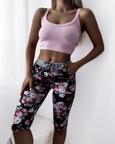 Women's maroon 3/4 shorts with a floral pattern - Clothing