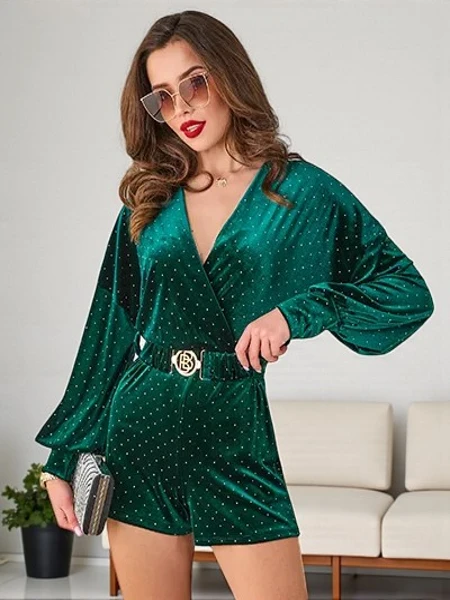 Royalfashion Naiste kombekas, millel on rikaste kivid