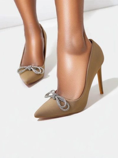 Royalfashion Naiste pumps, mis meenutavad satiini ja millel on lips Hefion