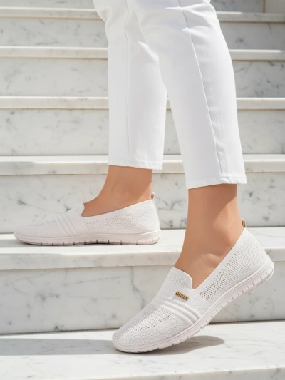 Kreemikat värvi kangast naistejalatsid Ariadne