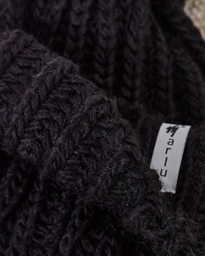 Royalfashion Kvinnenes strikkete lue med dusk