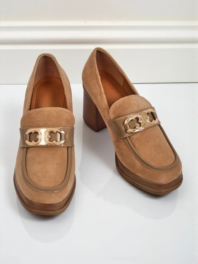 Naiste Loaferid Perseida – helepruunid seemisnahast kõrge kontsaga elegantsed