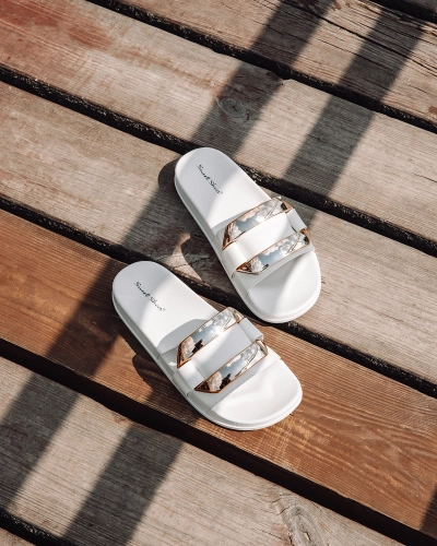 Naiste valged kuldse Serina ornamentiga sussid - Jalatsid