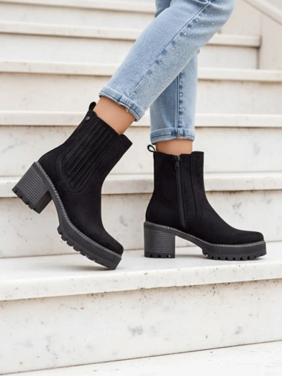 Fo-royalfashion Eco-suede nyrin's bots on a itay by Segiag