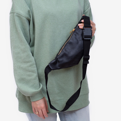 Women's black glitter kidney with a golden zipper - Accessories