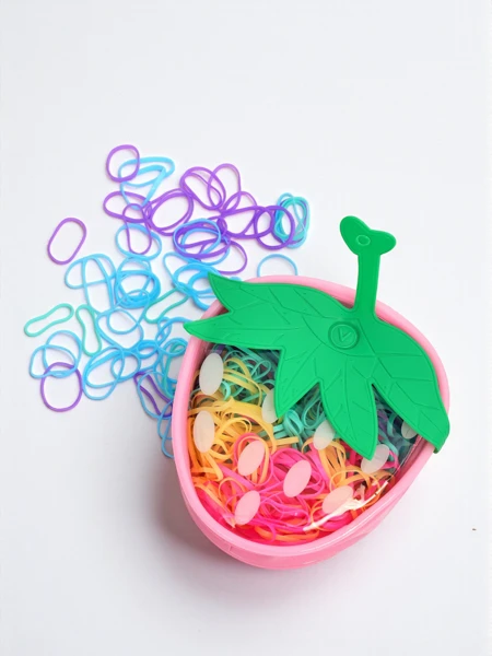 Royalfashion Mitmevärvilised silikoonist juuksekummid Maasikas