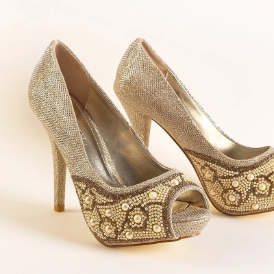 OUTLET Gold shiny pumps on a Prisca stiletto - Footwear