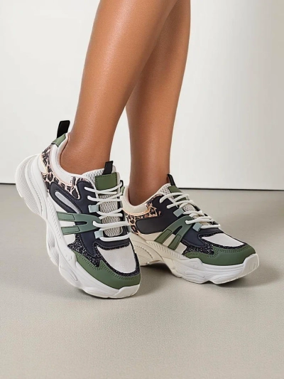 Royalfashion Women's sporty sneakers on a thicker sole Aimo