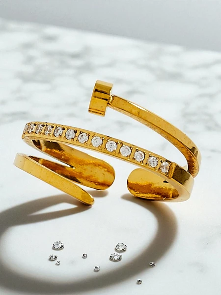 Dolce Vita käevõru dekoratiivsete amulettidega