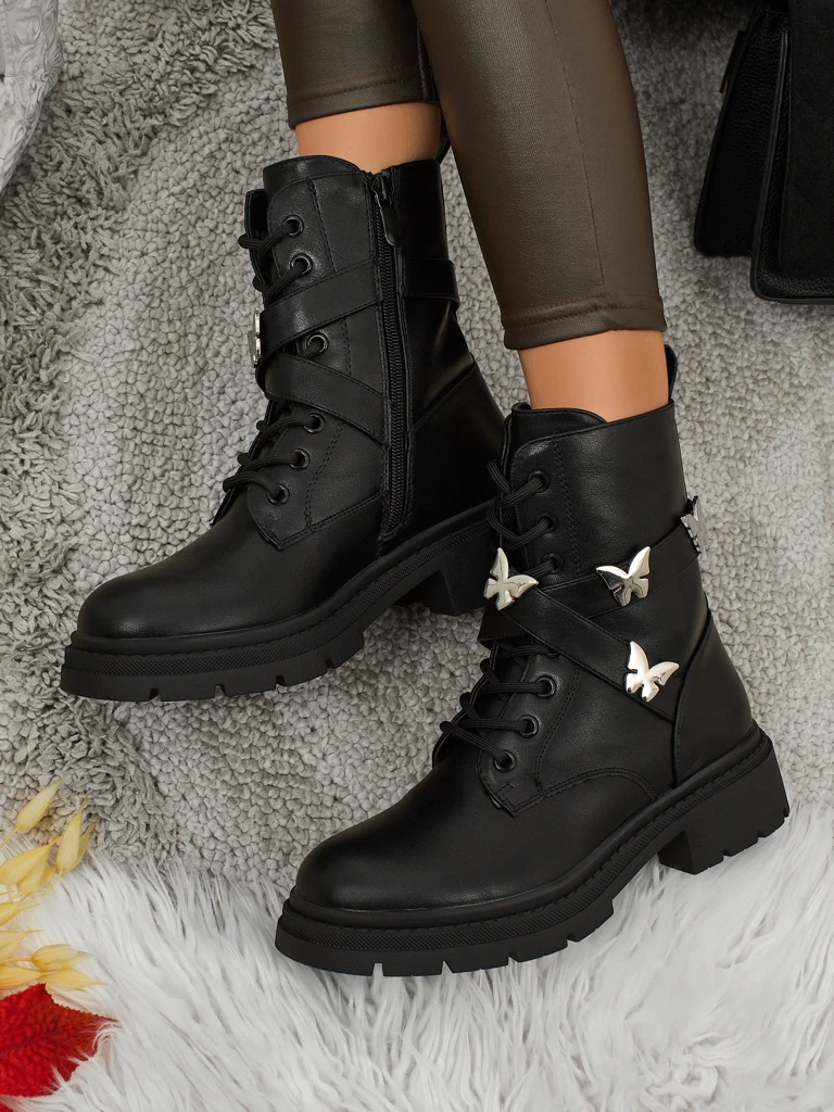 Naiste kaunistustega tööstiilis saapad Motill