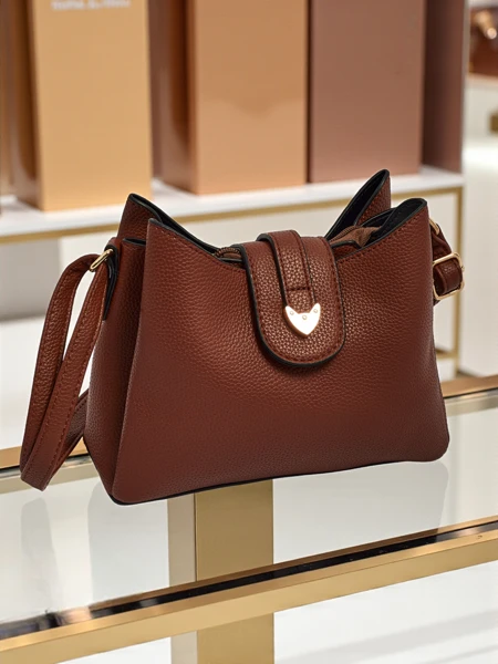 Маленькая женская сумочка из экокожи Narias