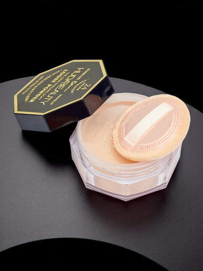 Loose face powder with a natural finish effect