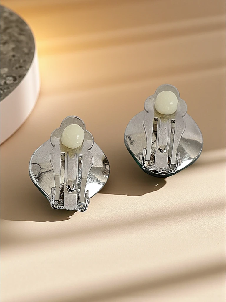 Royalfashion Naiste kristallidega klõpskõrvarõngad