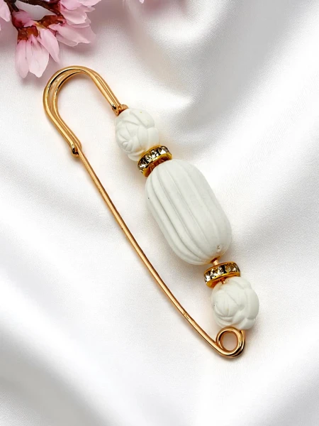 Dekoratiivne naiste pross väikeste roosidega Rose Charm