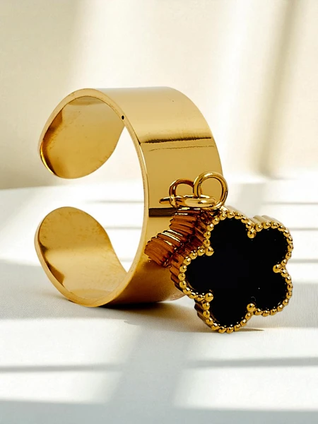 Dolce Vita käevõru dekoratiivsete amulettidega