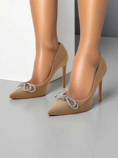 Royalfashion Naiste pumps, mis meenutavad satiini ja millel on lips Hefion