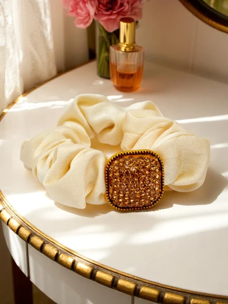 Royalfashion Juuksekumm dekoratiivse särava kiviga Satin Shine