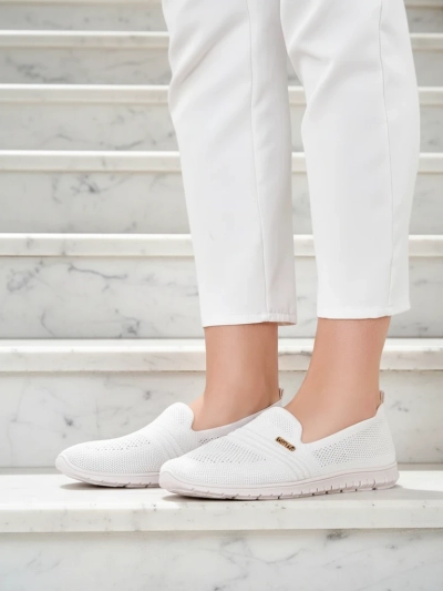 Kreemikat värvi kangast naistejalatsid Ariadne