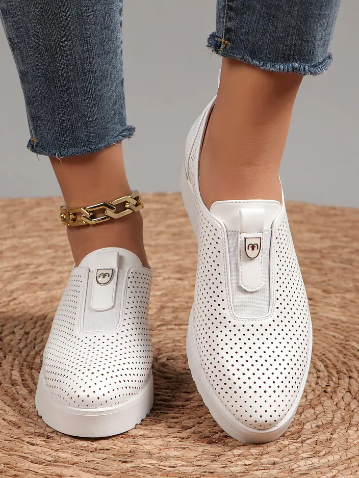 Royalfashion Slip-on women's perforated shoes Goffies