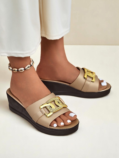 Royalfashion Женские босоножки на танкетке Nolia