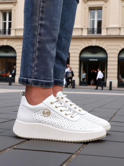 Royalfashion Naiste perforatsiooniga sportlikud sneaks Jovenes