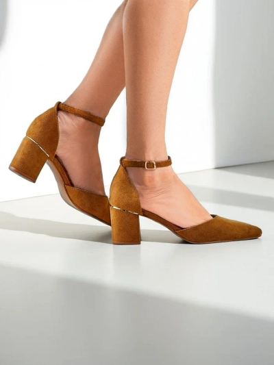 Royalfashion Женские туфли на низком каблуке Caelda