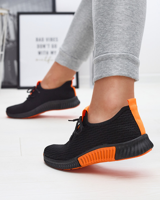 Mustad naiste spordijalatsid oranži sisekattega Keteti - Jalatsid