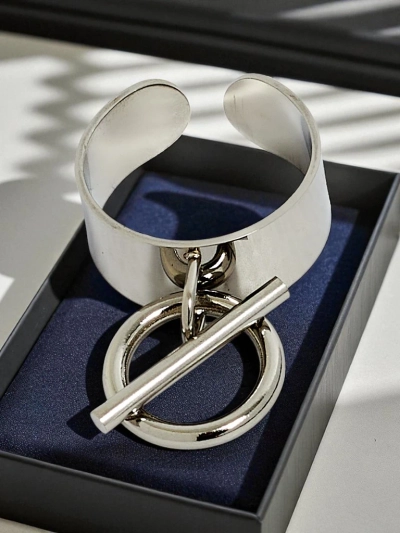 Dolce Vita käevõru dekoratiivsete amulettidega