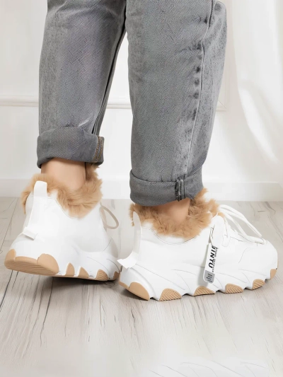 Naiste valged Nonua karusnahaga sporditossud - Jalatsid