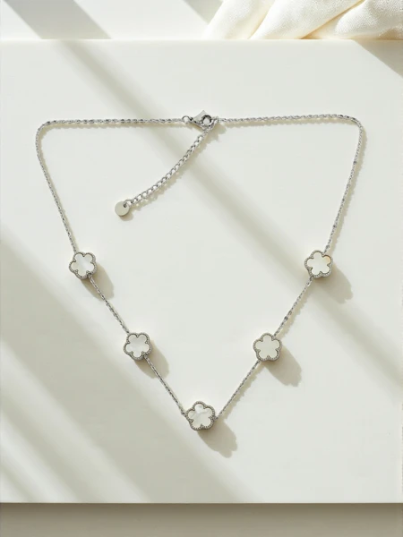 Sofia Argentum Collana – Silver necklace with mother-of-pearl flowers