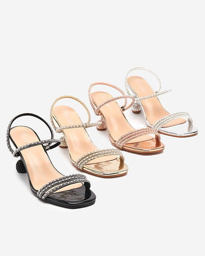 Mustad lakitud madala kontsaga sussid Lakopi - Jalatsid