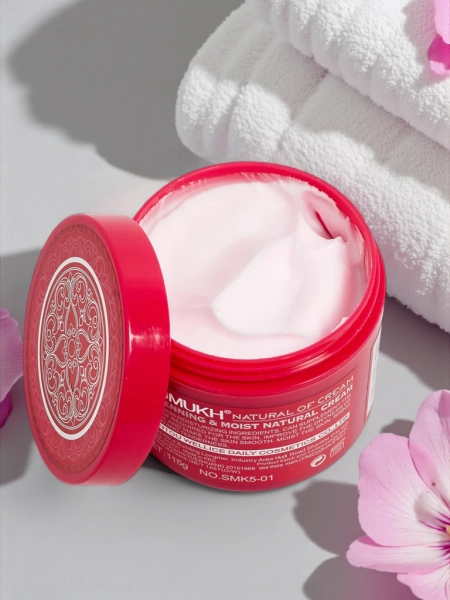 Näo- ja kaelakreem helendava ja niisutava efektiga Deep Pink