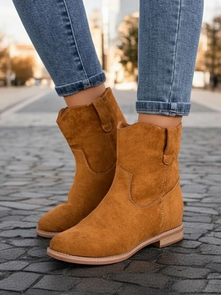 Brown ankle boots a'la cowboy boots on an indoor wedge Jelluma - Footwear