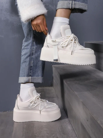 Royalfashion Sportjalatsid naistele platvormil Aeroll