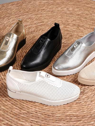 Royalfashion Slip-on women's perforated shoes Goffies