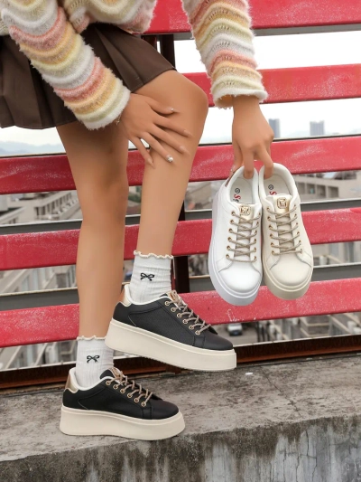 Royalfashion Naiste sportlikud sneakerid dekoratiivsete paeltega Eone