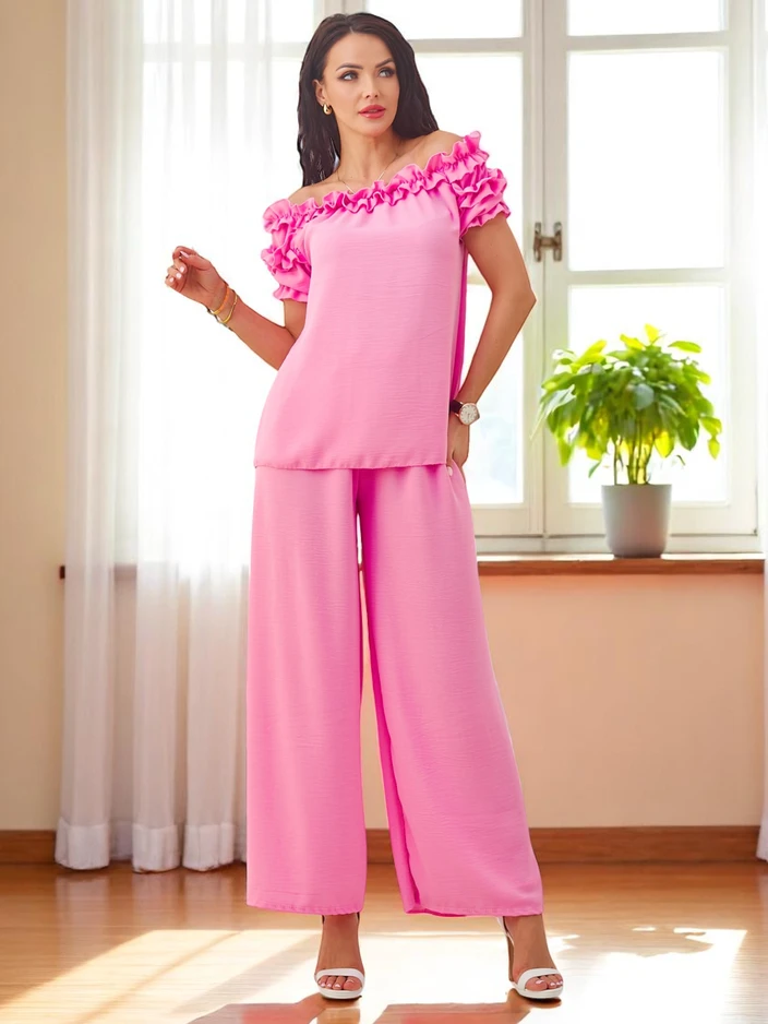 Royalfashion Женский комплект с блузкой с короткими рукавами и открытыми плечами, и декоративным вырезом, а также расклешенными брюками