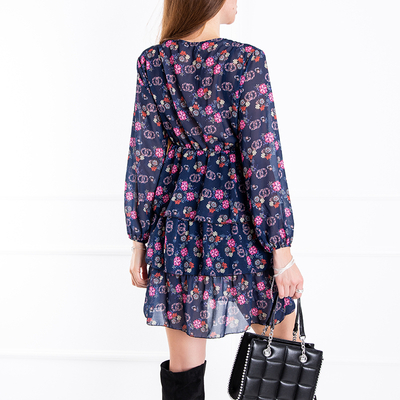 Темно-синее женское платье с цветочным принтом